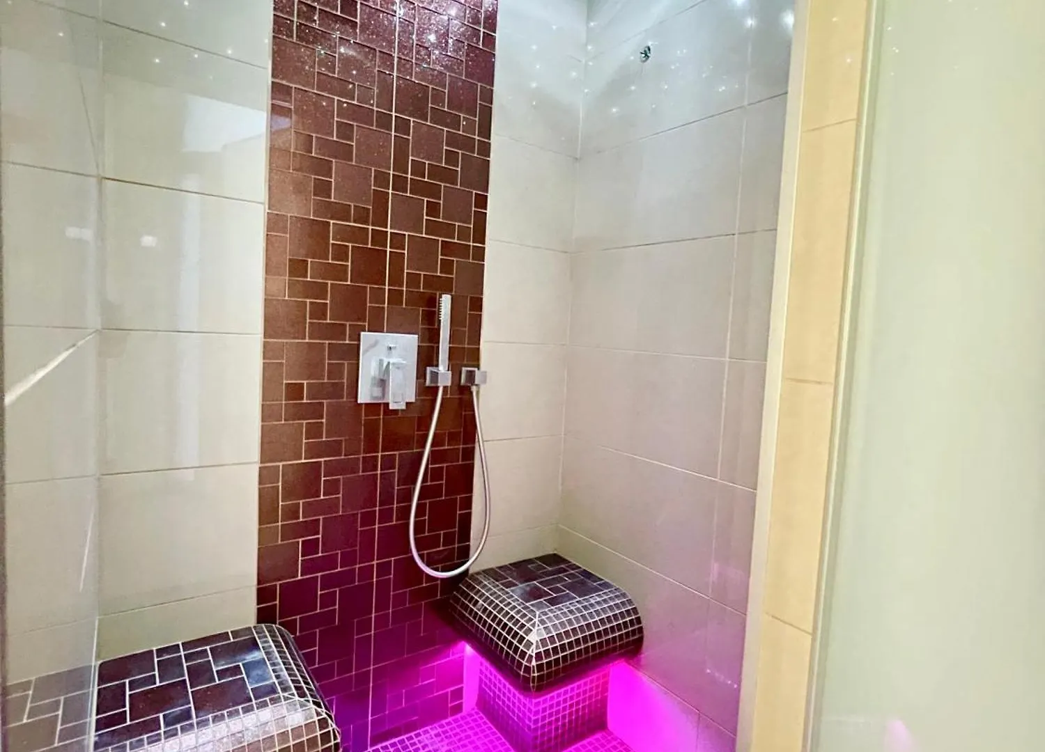 Perla Lux - Finn & Steam Sauna Budapest 0*,  Magyarország